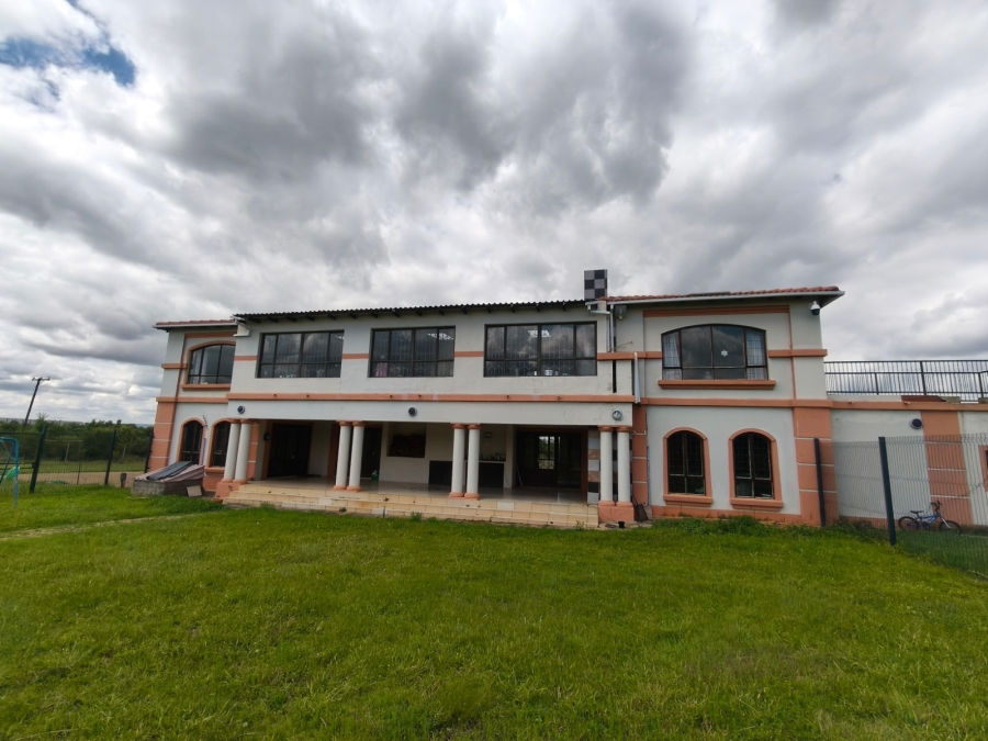 5 Bedroom Property for Sale in Rustenburg Rural North West